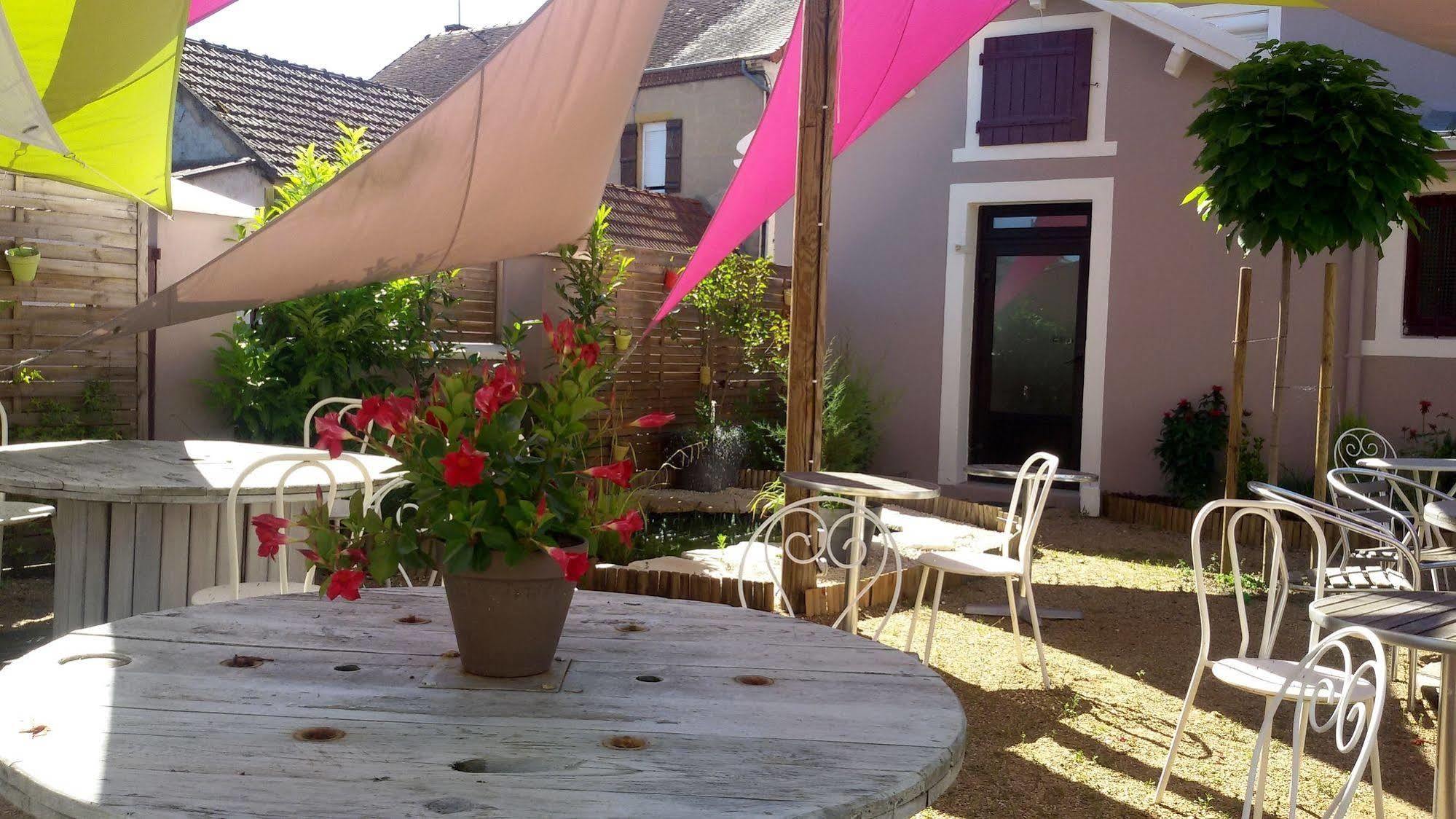 Le Merle Blanc Hotel Logis Digoin Buitenkant foto