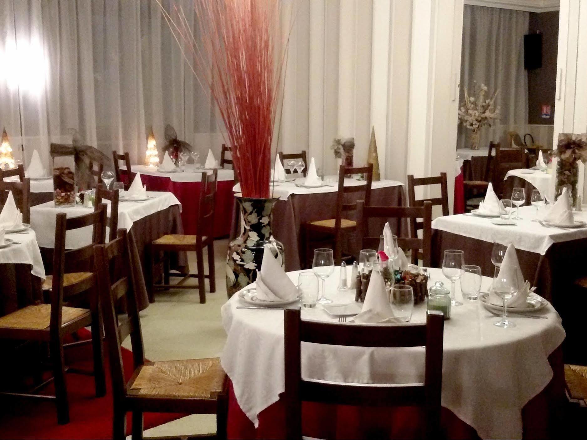 Le Merle Blanc Hotel Logis Digoin Buitenkant foto